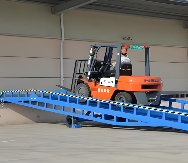 连云港移动式卸货平台（叉车用）